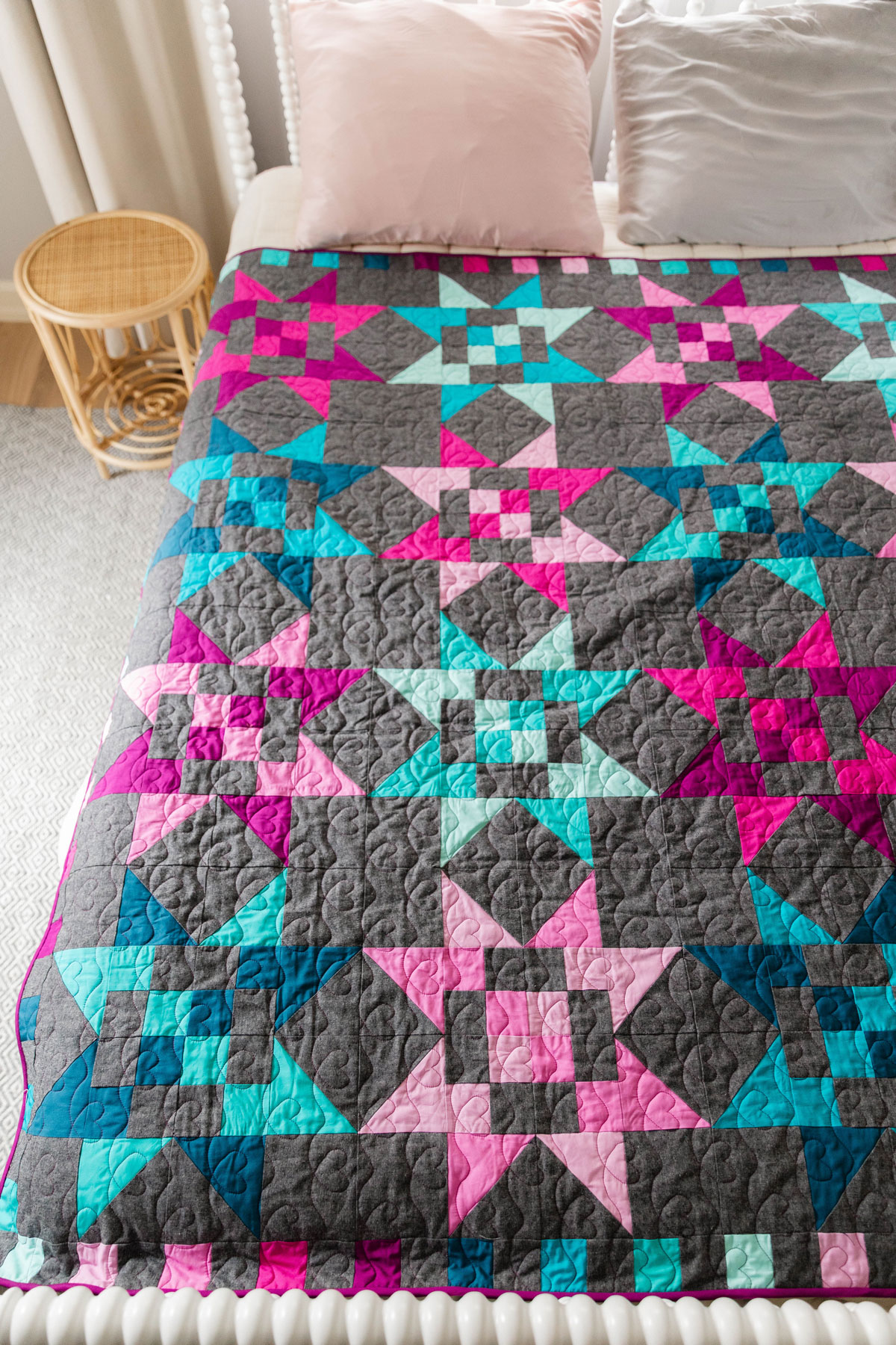 A Fat Quarter Stars quilt made using teal and magenta stars with a dark background. #Quilting #SewingDIY suzyquilts.com A Fat Quarter Stars quilt made using teal and magenta stars with a dark background. #Quilting #SewingDIY suzyquilts.com